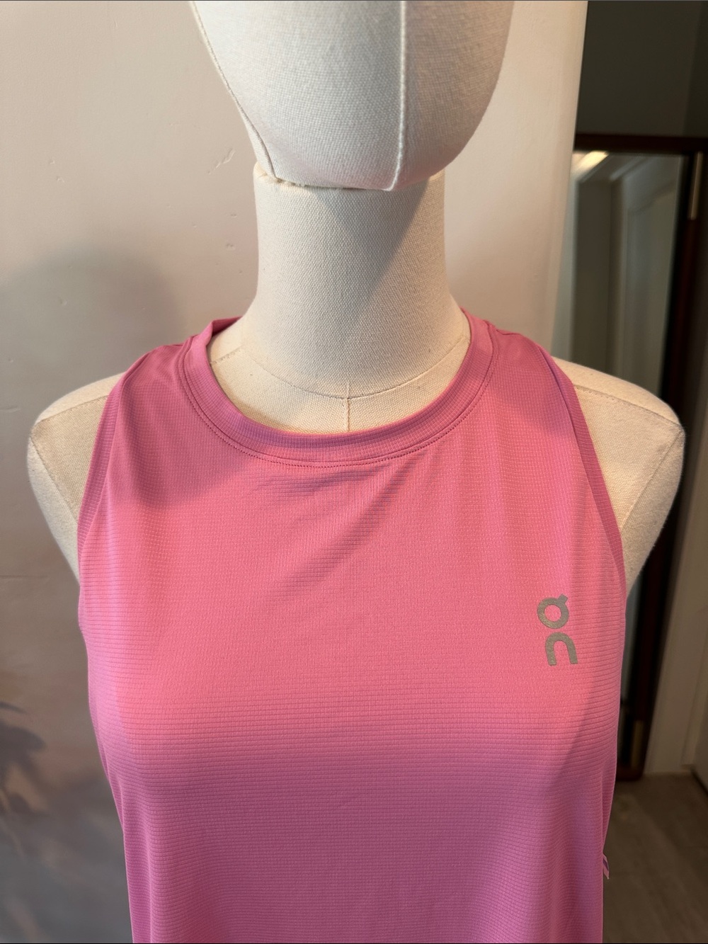 On Women's Core Pink Running Tank New! - Picture 10 of 13
